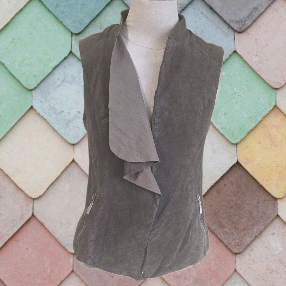 BEBE Genuine Suede Leather Vest Gray Waterfall Collar Zip Pockets Women’s Medium